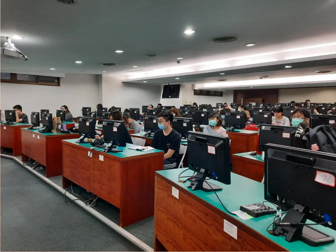 Equipped with 30 professional stations, this specialized facility enables students to develop simultaneous interpretation skills in a professional-grade environment.
